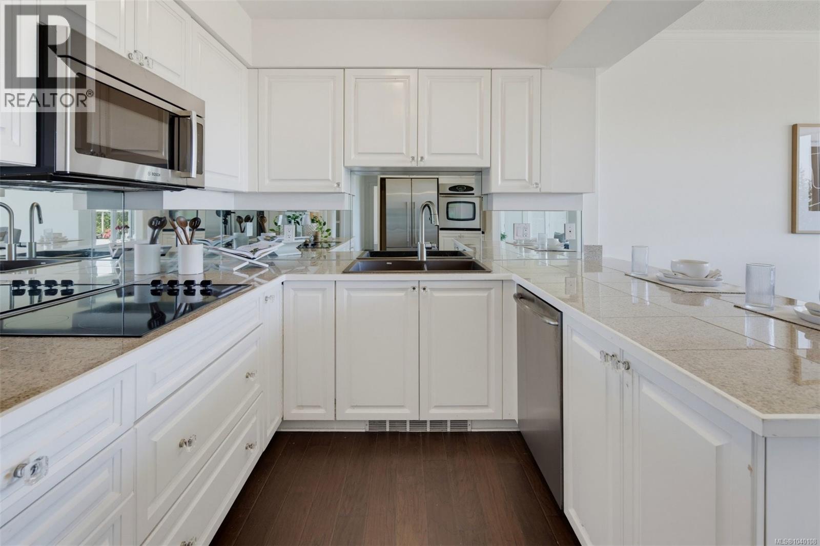 #PH52 2829 Arbutus Rd - 12