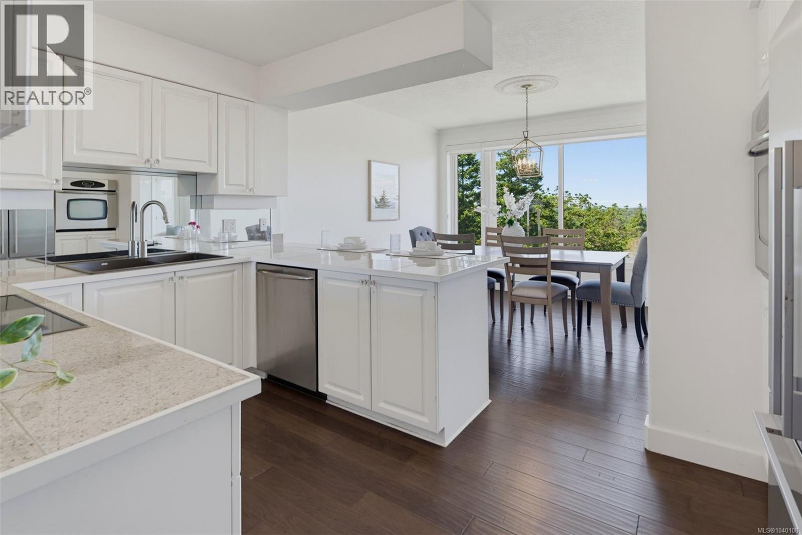 #PH52 2829 Arbutus Rd - 13