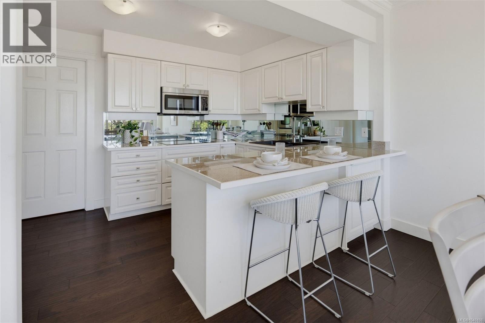 #PH52 2829 Arbutus Rd - 14