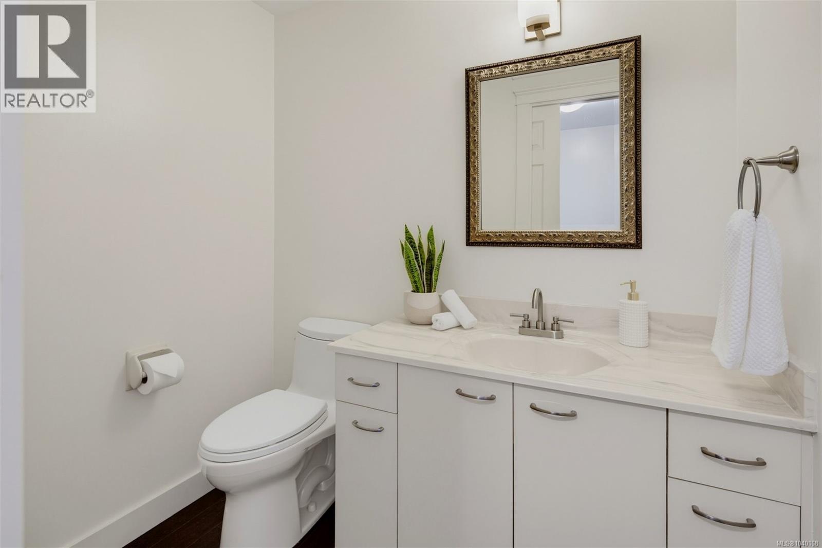 #PH52 2829 Arbutus Rd - 22