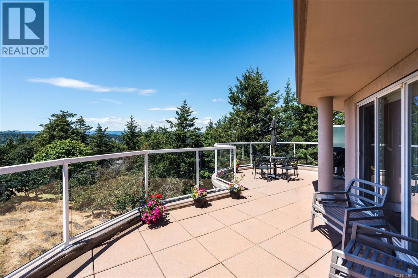 #PH52 2829 Arbutus Rd - 26