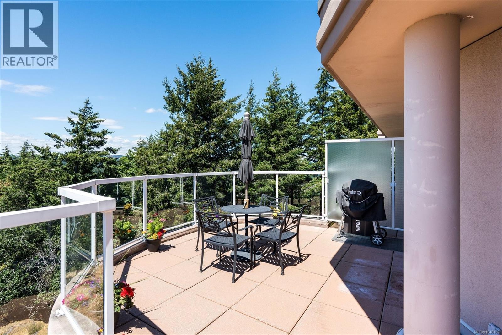 #PH52 2829 Arbutus Rd - 27