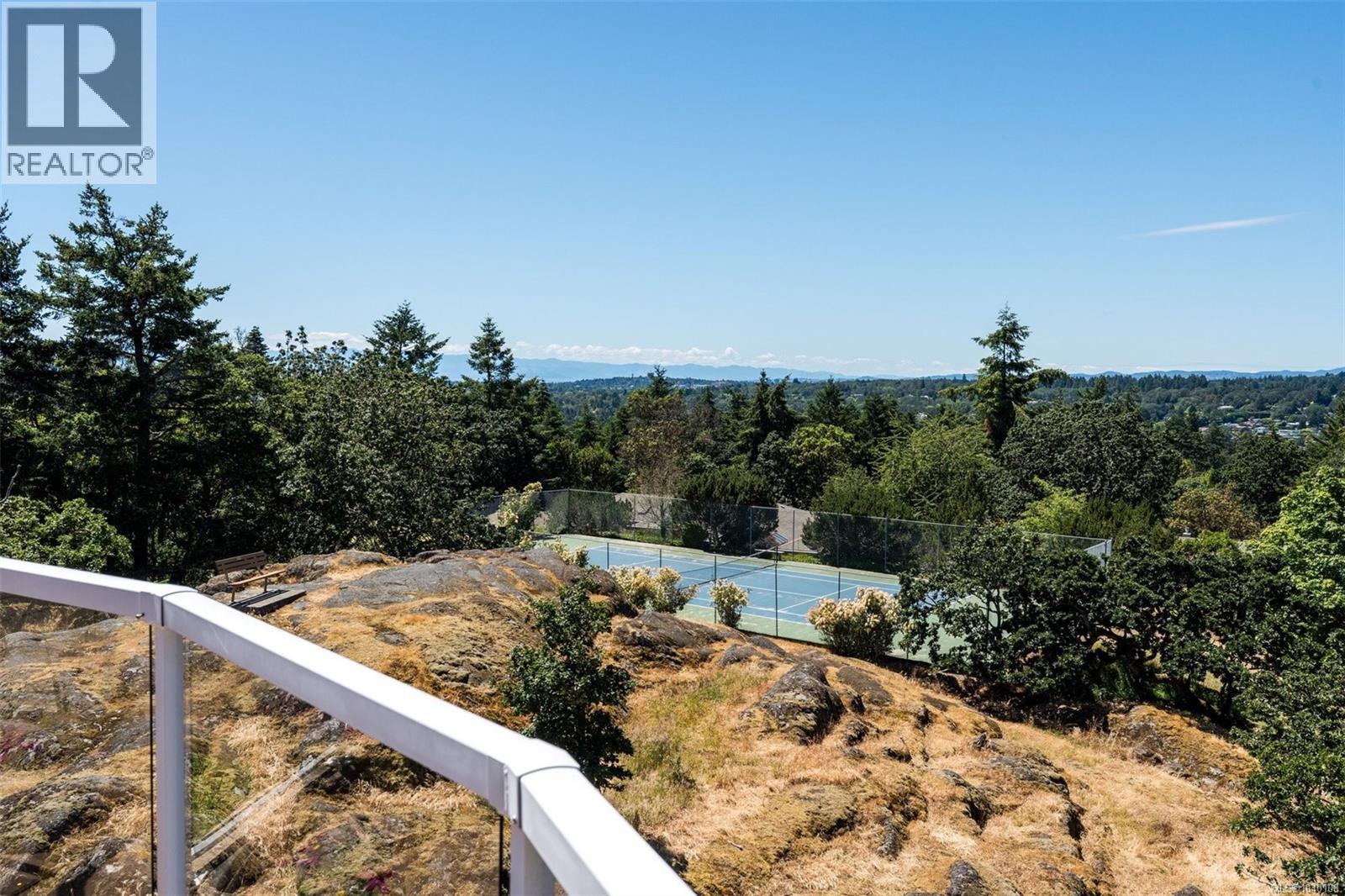 #PH52 2829 Arbutus Rd - 30