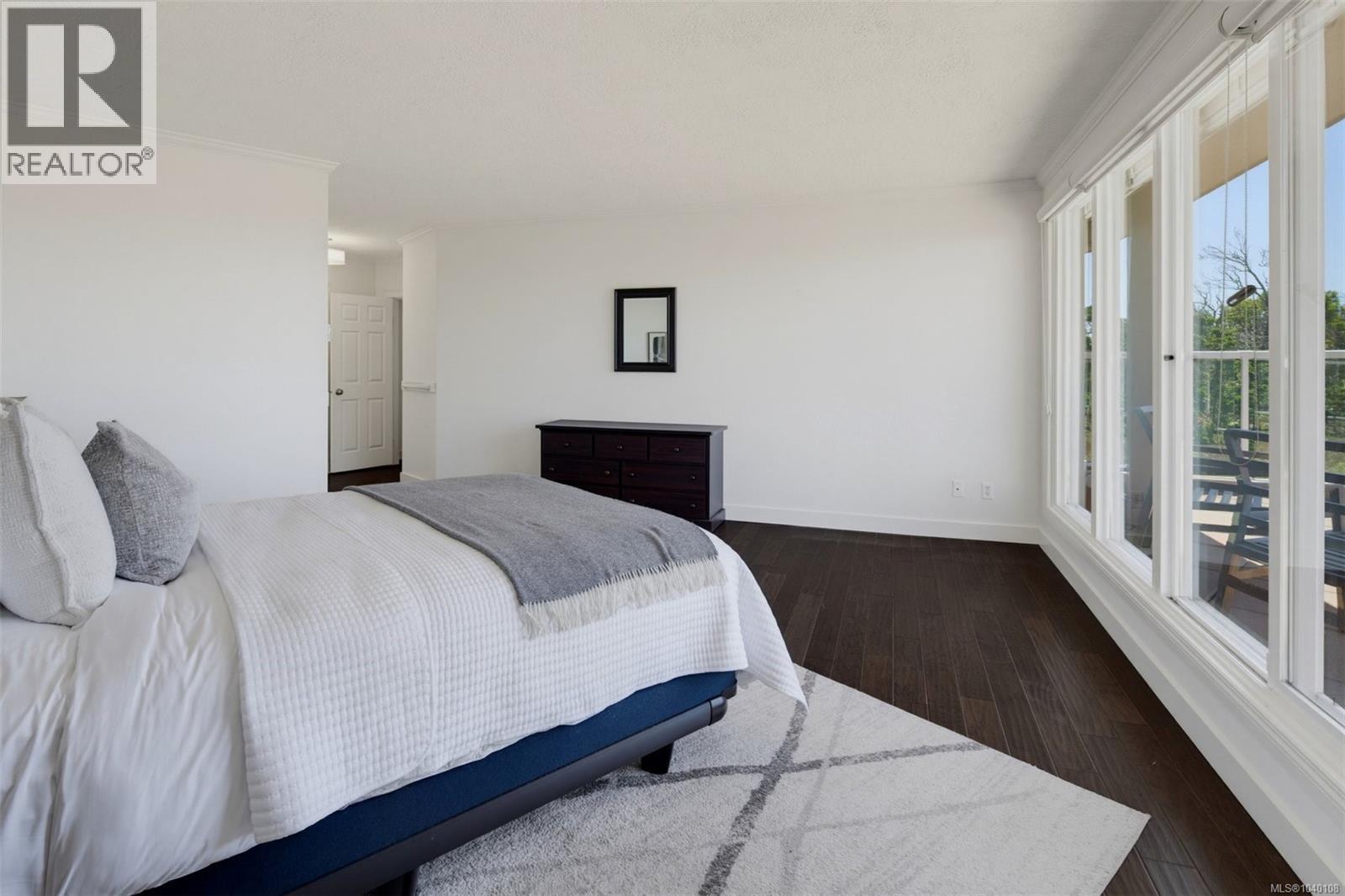 #PH52 2829 Arbutus Rd - 31