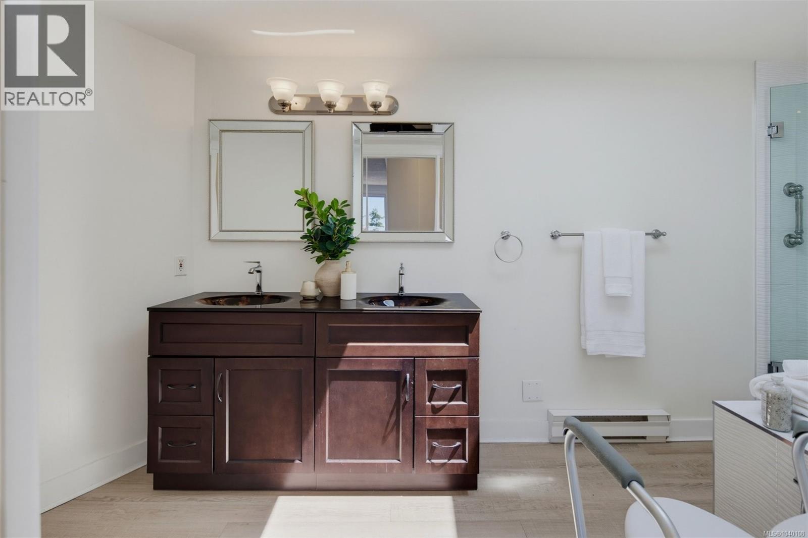 #PH52 2829 Arbutus Rd - 35