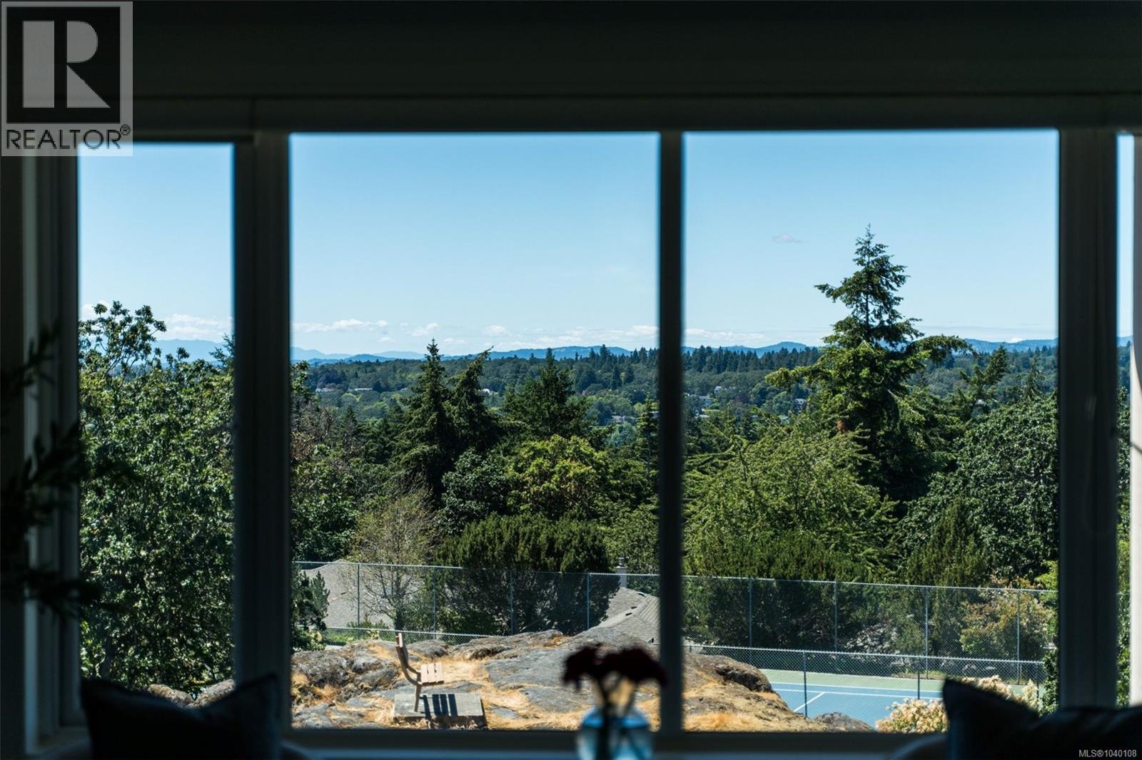 #PH52 2829 Arbutus Rd - 38