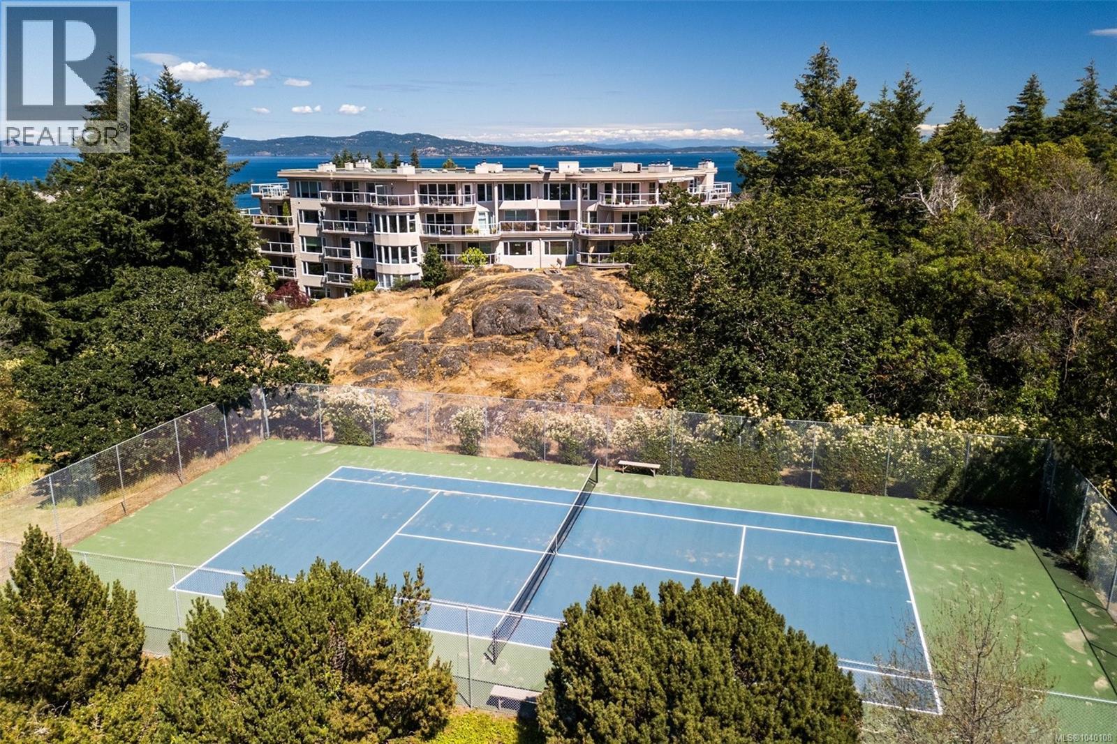 #PH52 2829 Arbutus Rd - 5