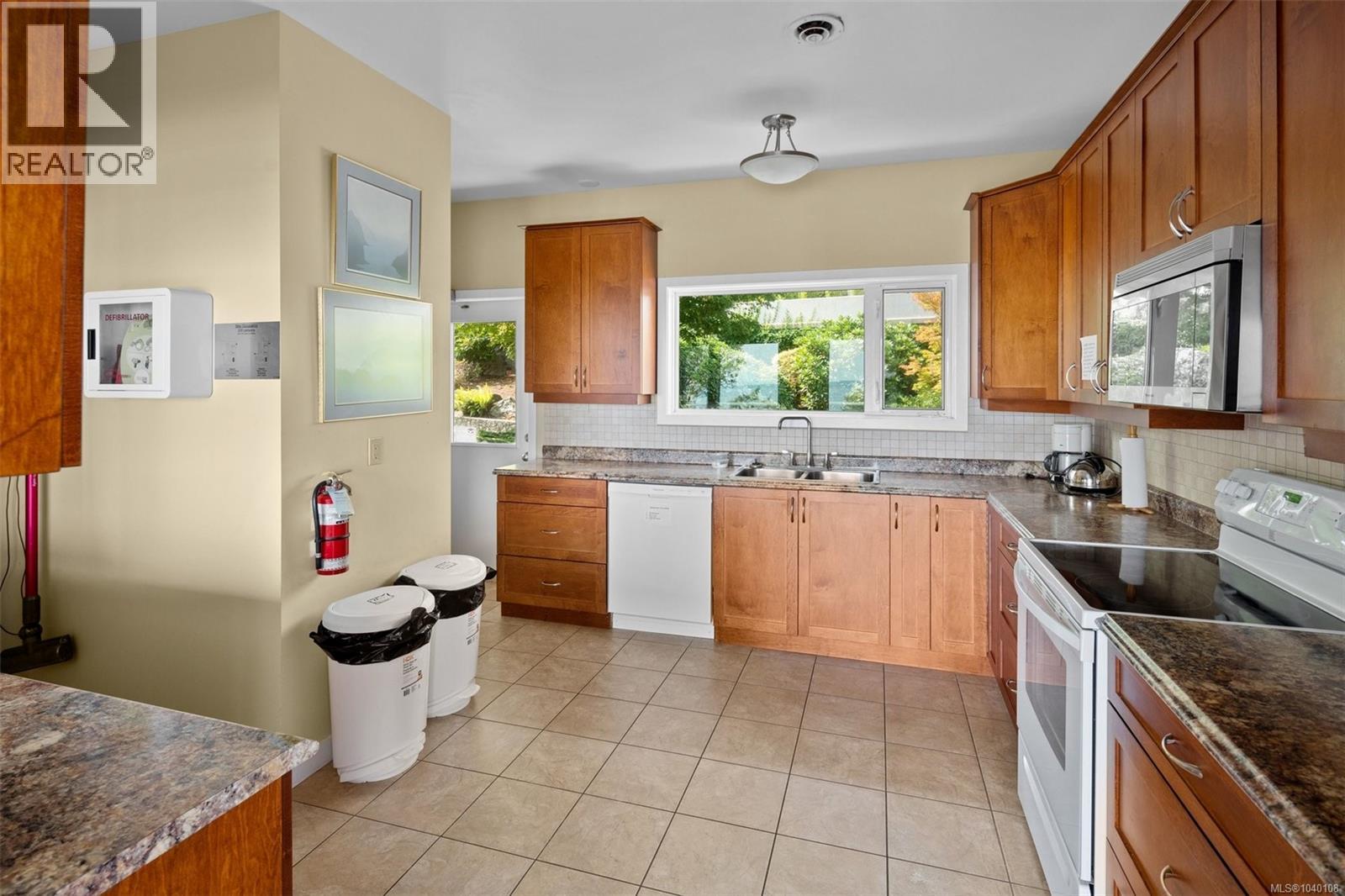 #PH52 2829 Arbutus Rd - 52