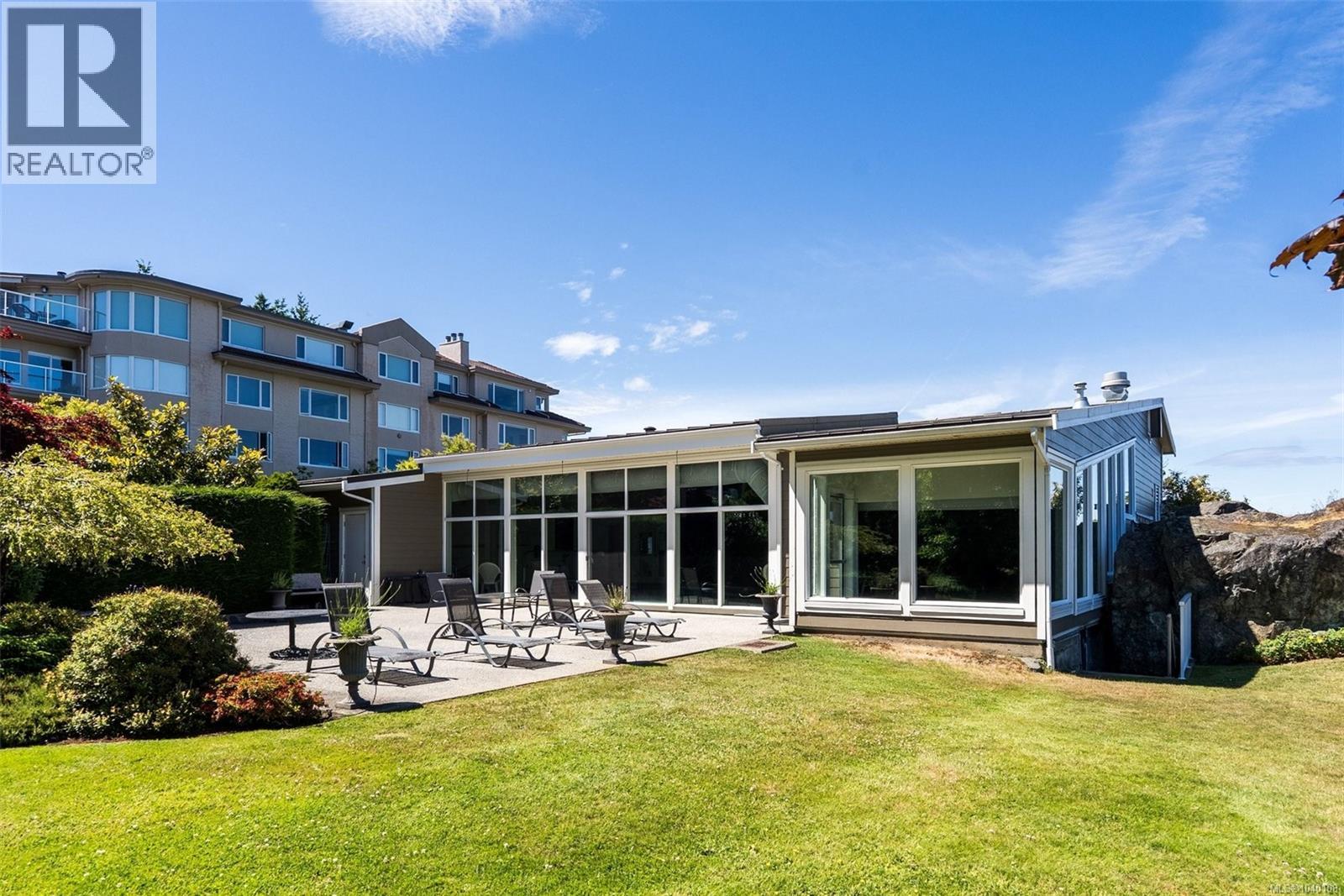 #PH52 2829 Arbutus Rd - 55