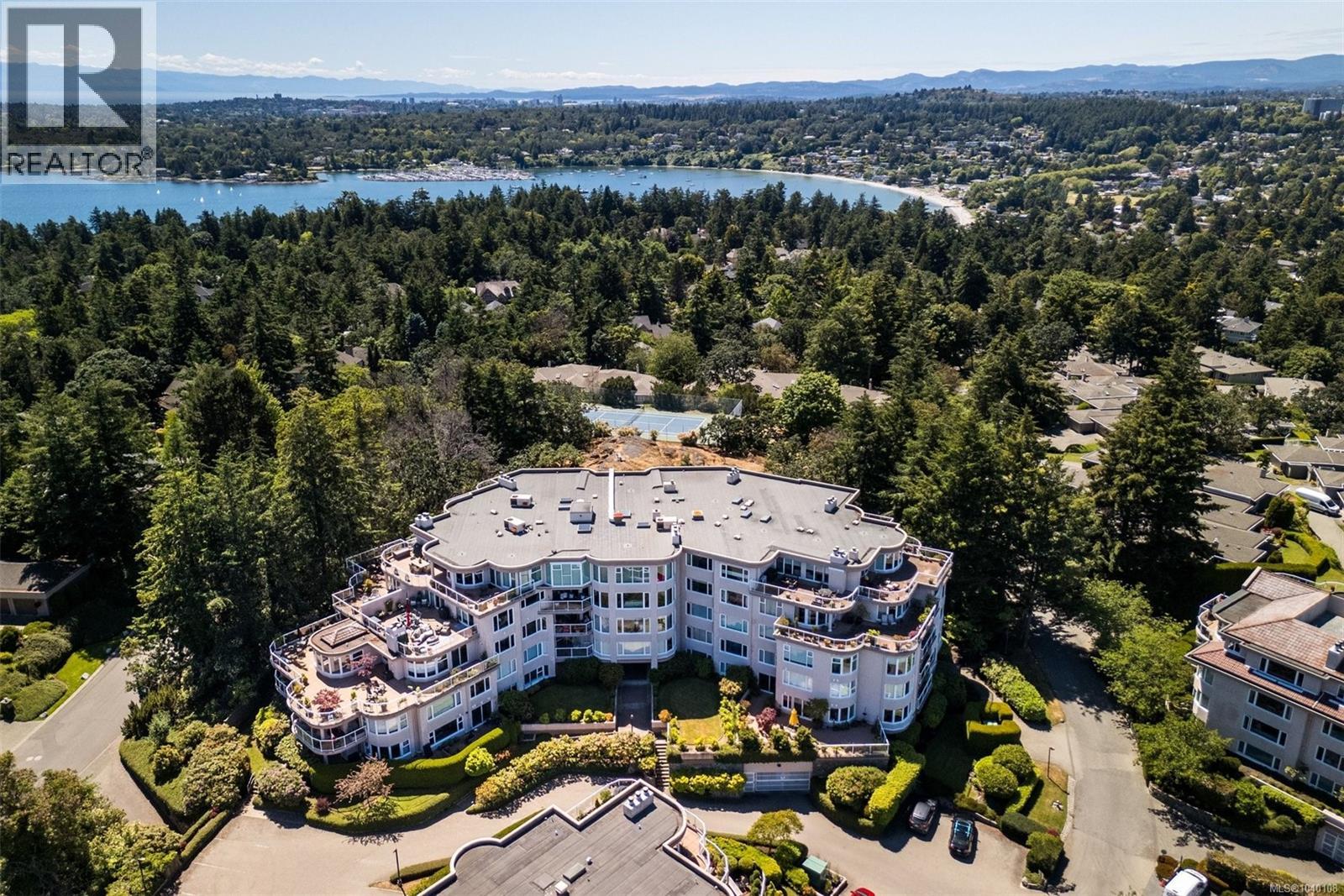 #PH52 2829 Arbutus Rd - 60