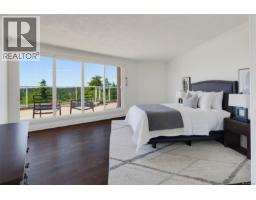 Ph52 2829 Arbutus Rd, Saanich, BC V8N5X5 Photo 23