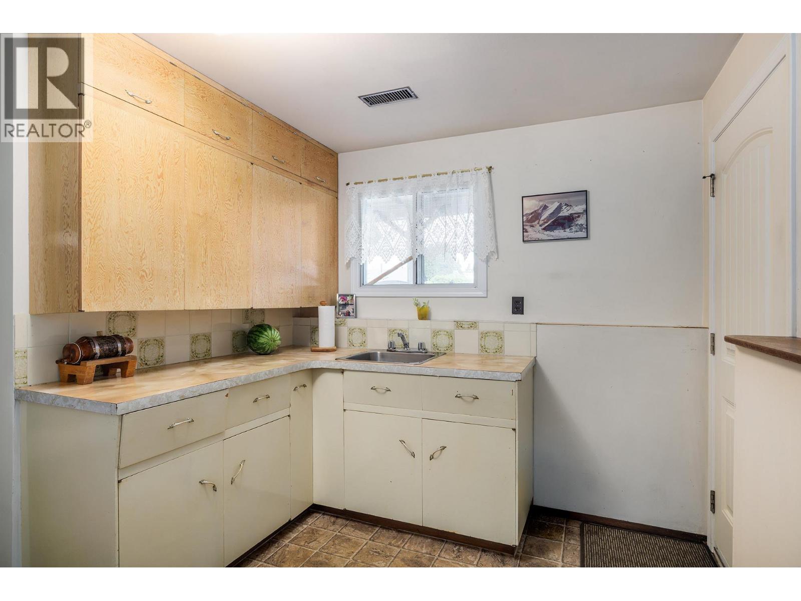  320 Sumac Road East, Kelowna