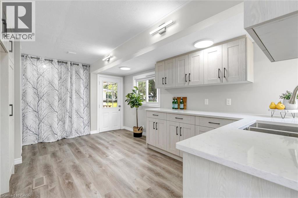 17 FAIRVIEW Crescent - 12