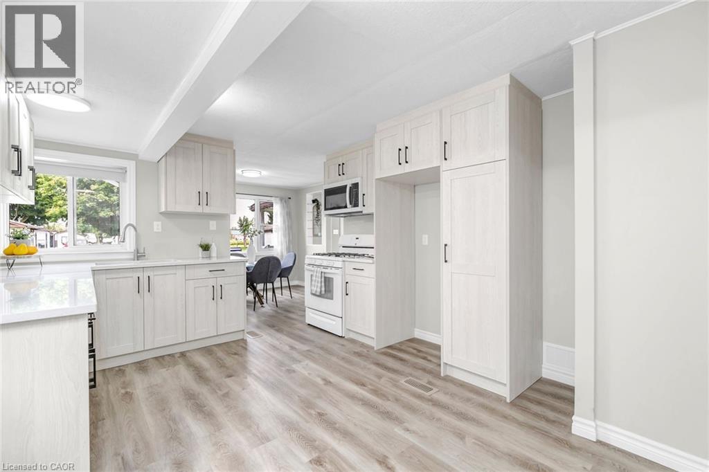 17 FAIRVIEW Crescent - 13