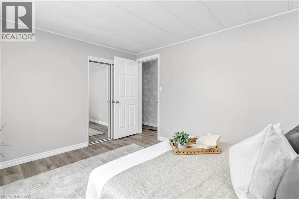 17 FAIRVIEW Crescent - 17