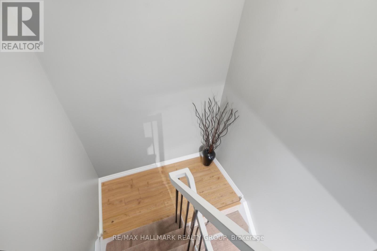 3 Bed, 3 Bath House for Sale in Ottawa – 8052 JEANNE D’ARC BOULEVARD, Ottawa – MLS# X13469634 - Image 18