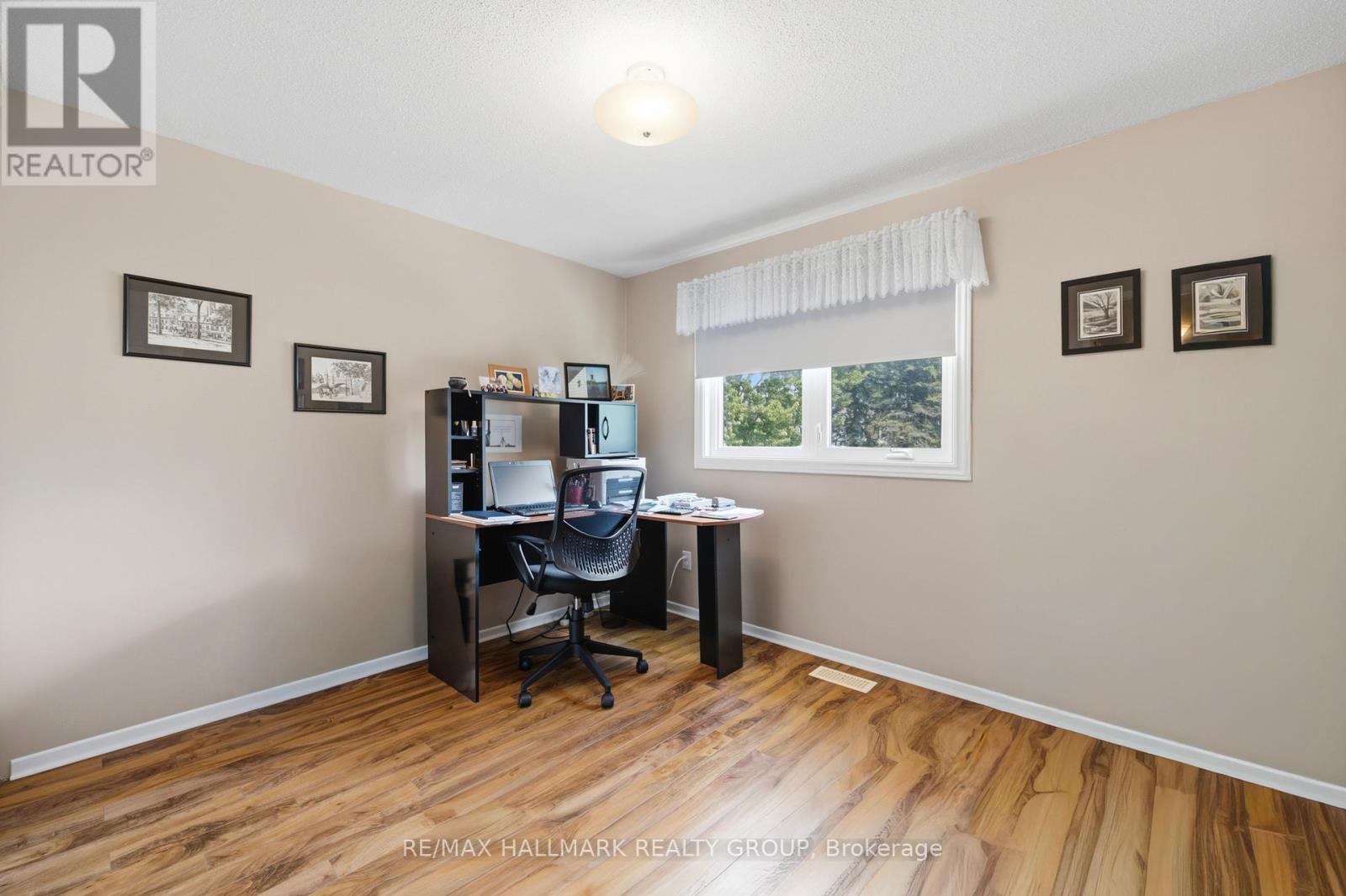 3 Bed, 3 Bath House for Sale in Ottawa – 8052 JEANNE D’ARC BOULEVARD, Ottawa – MLS# X13469634 - Image 23