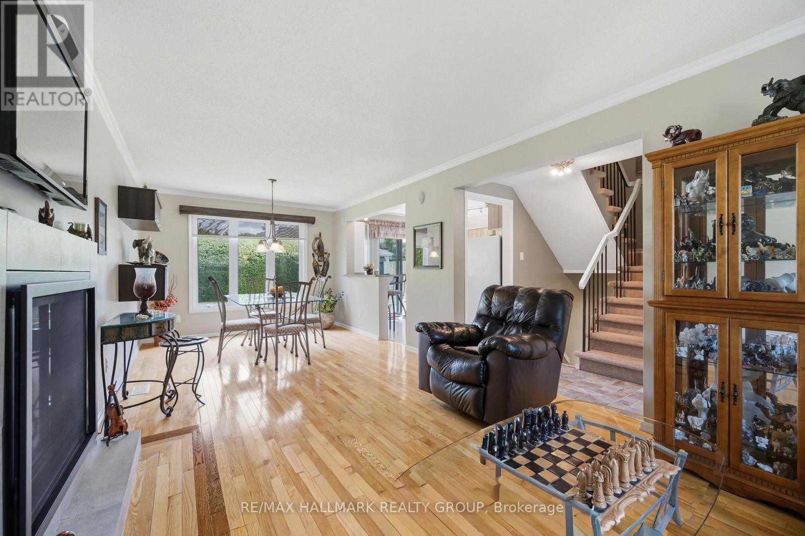 3 Bed, 3 Bath House for Sale in Ottawa – 8052 JEANNE D’ARC BOULEVARD, Ottawa – MLS# X13469634 - Image 6