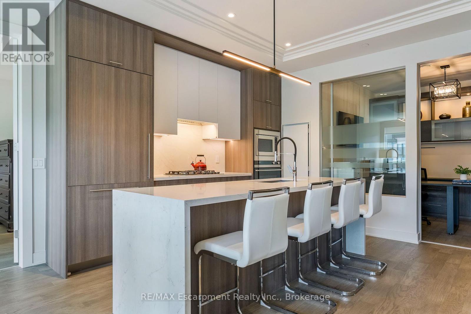 #303 123 MAURICE DRIVE - 10