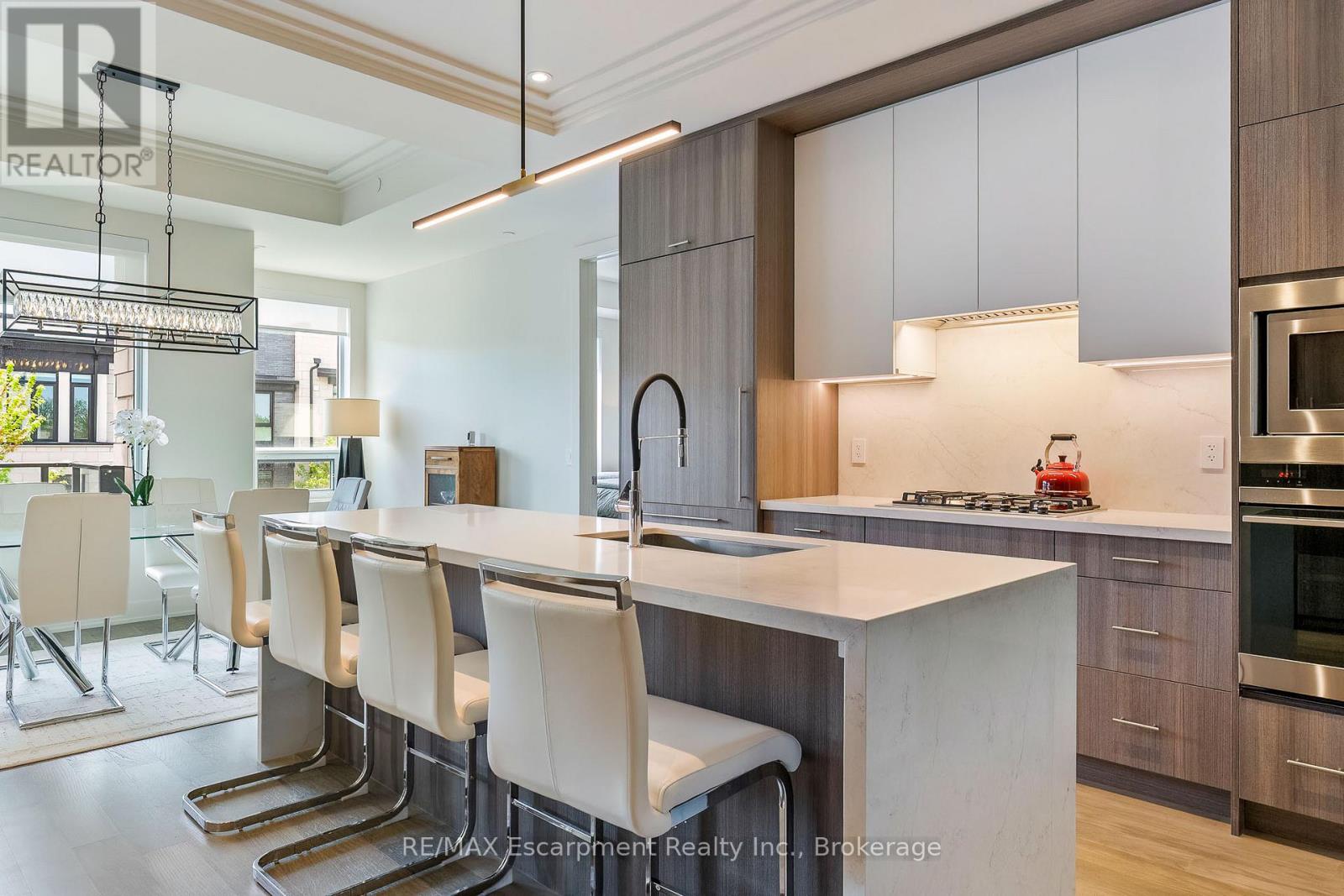 #303 123 MAURICE DRIVE - 12