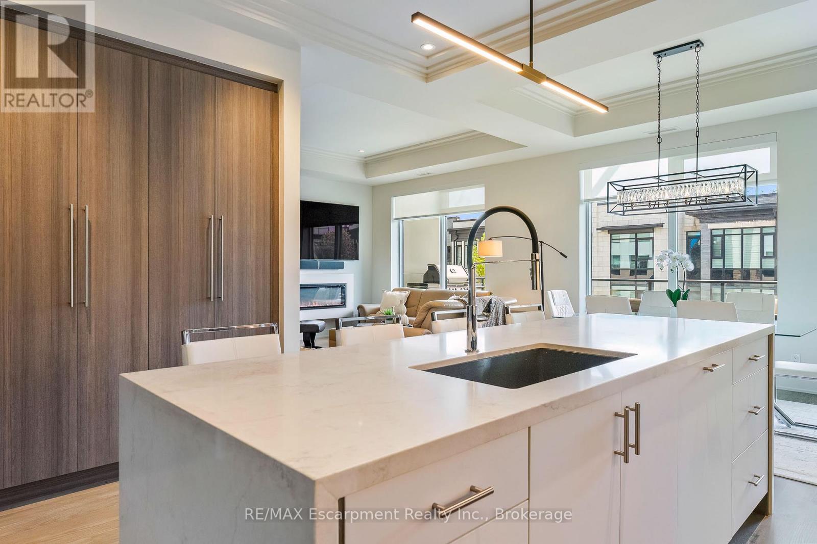 #303 123 MAURICE DRIVE - 13