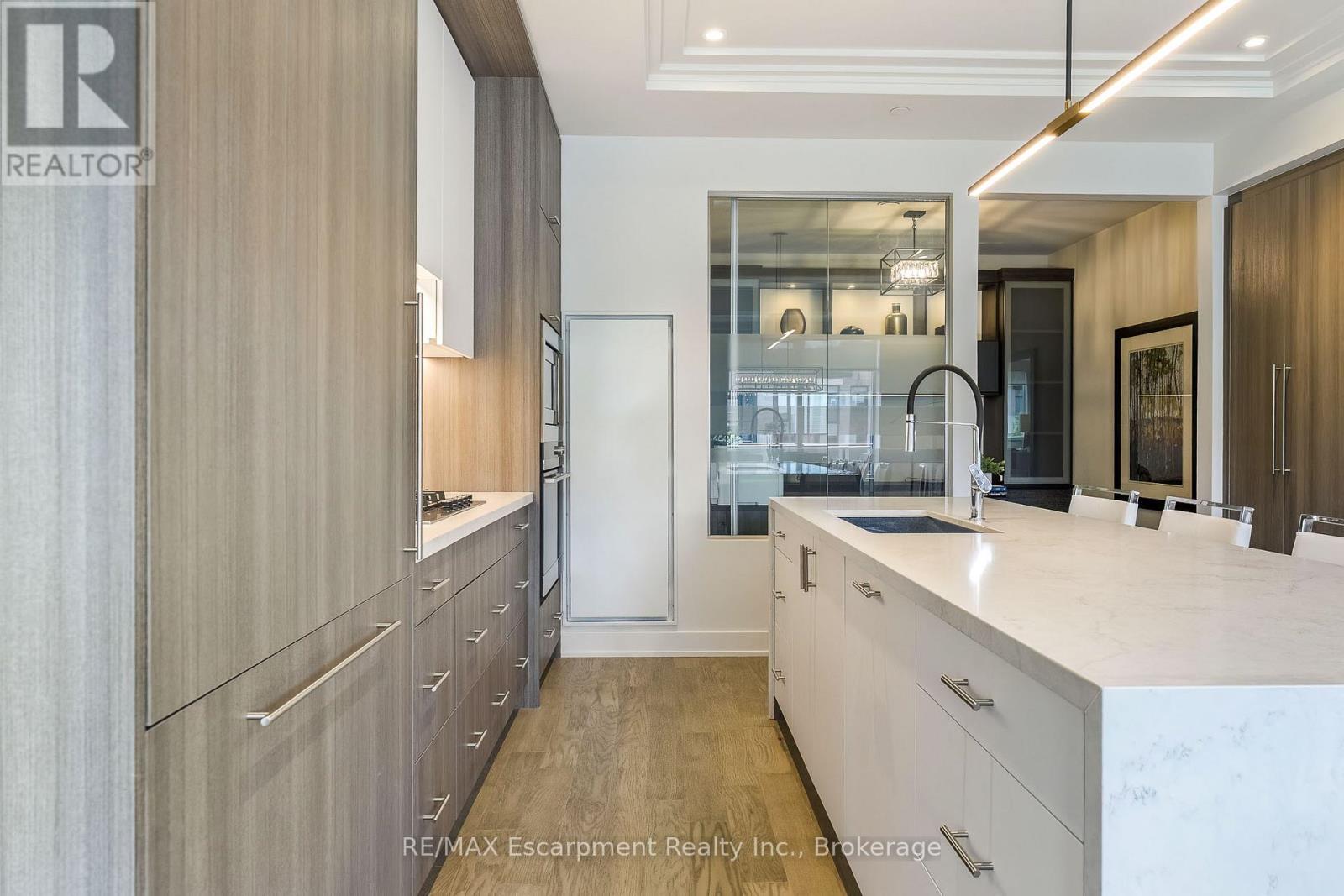 #303 123 MAURICE DRIVE - 15
