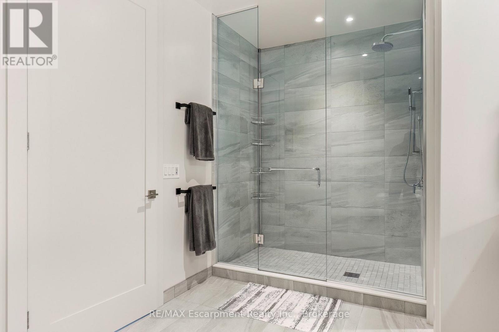 #303 123 MAURICE DRIVE - 24