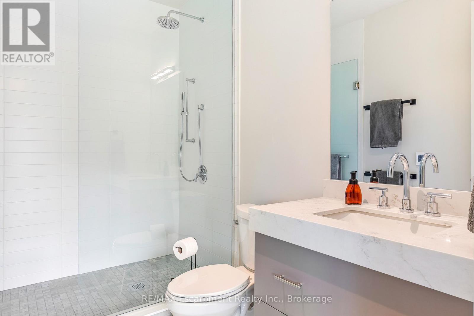 #303 123 MAURICE DRIVE - 28