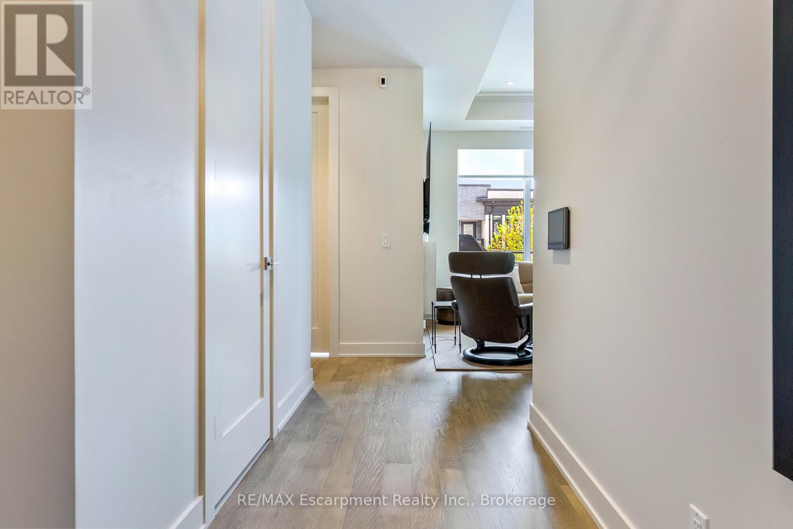 #303 123 MAURICE DRIVE - 32