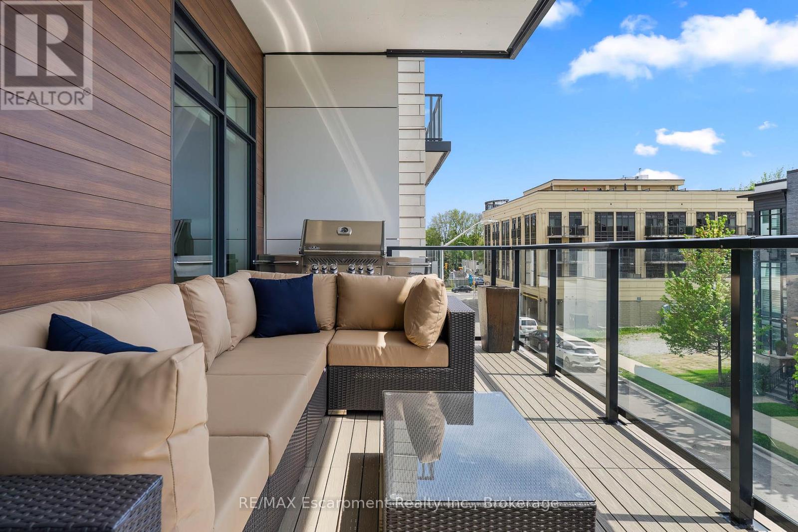 #303 123 MAURICE DRIVE - 33