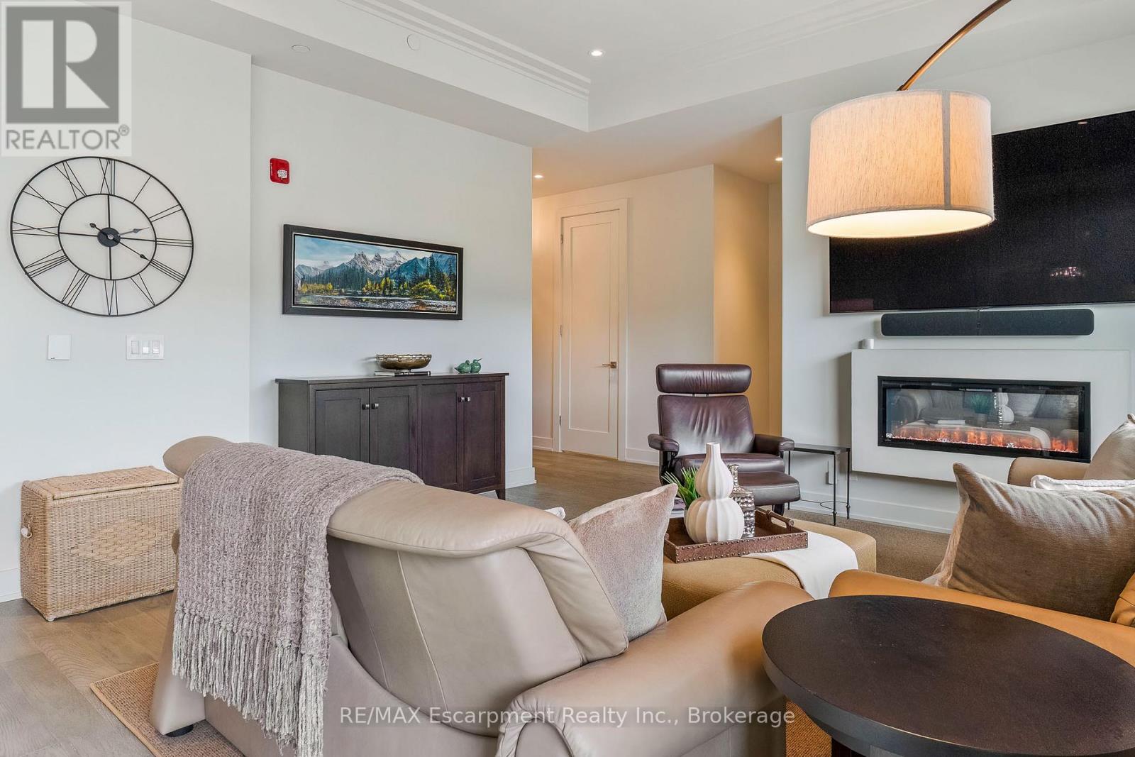 #303 123 MAURICE DRIVE - 5
