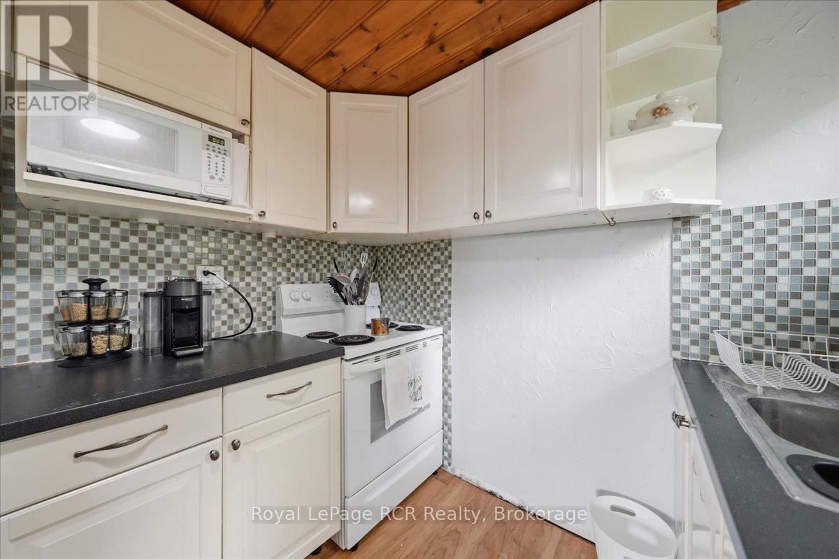 45 ANDREW DRIVE - 12