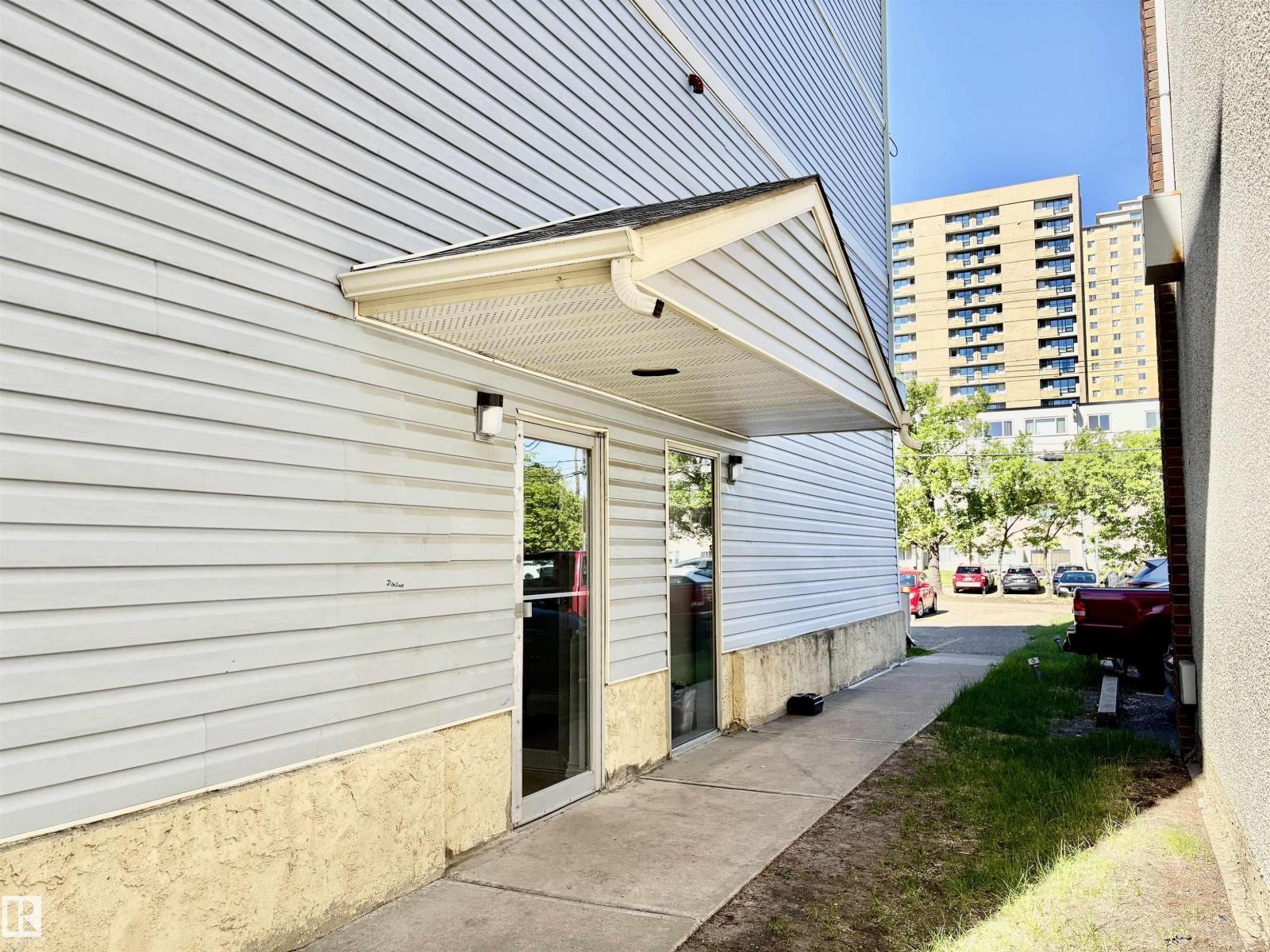 #3 10324 119 ST NW - 4