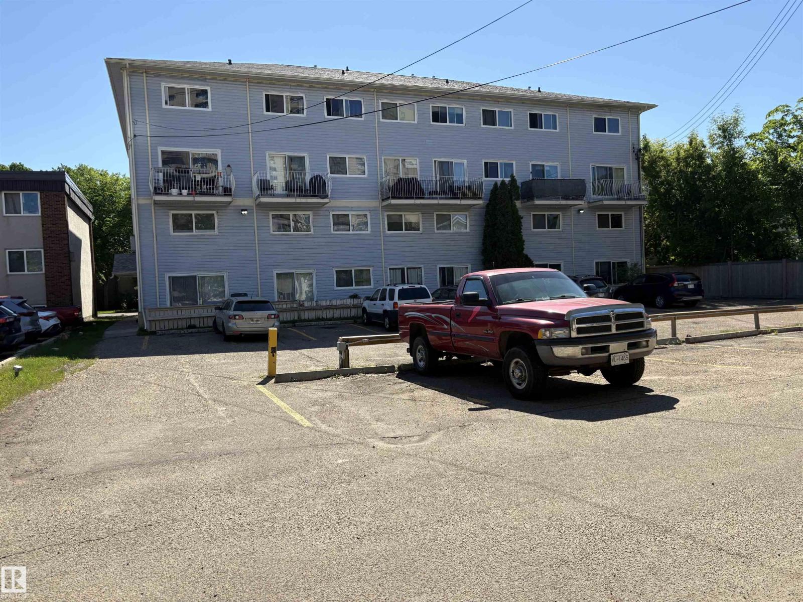 #3 10324 119 ST NW - 30