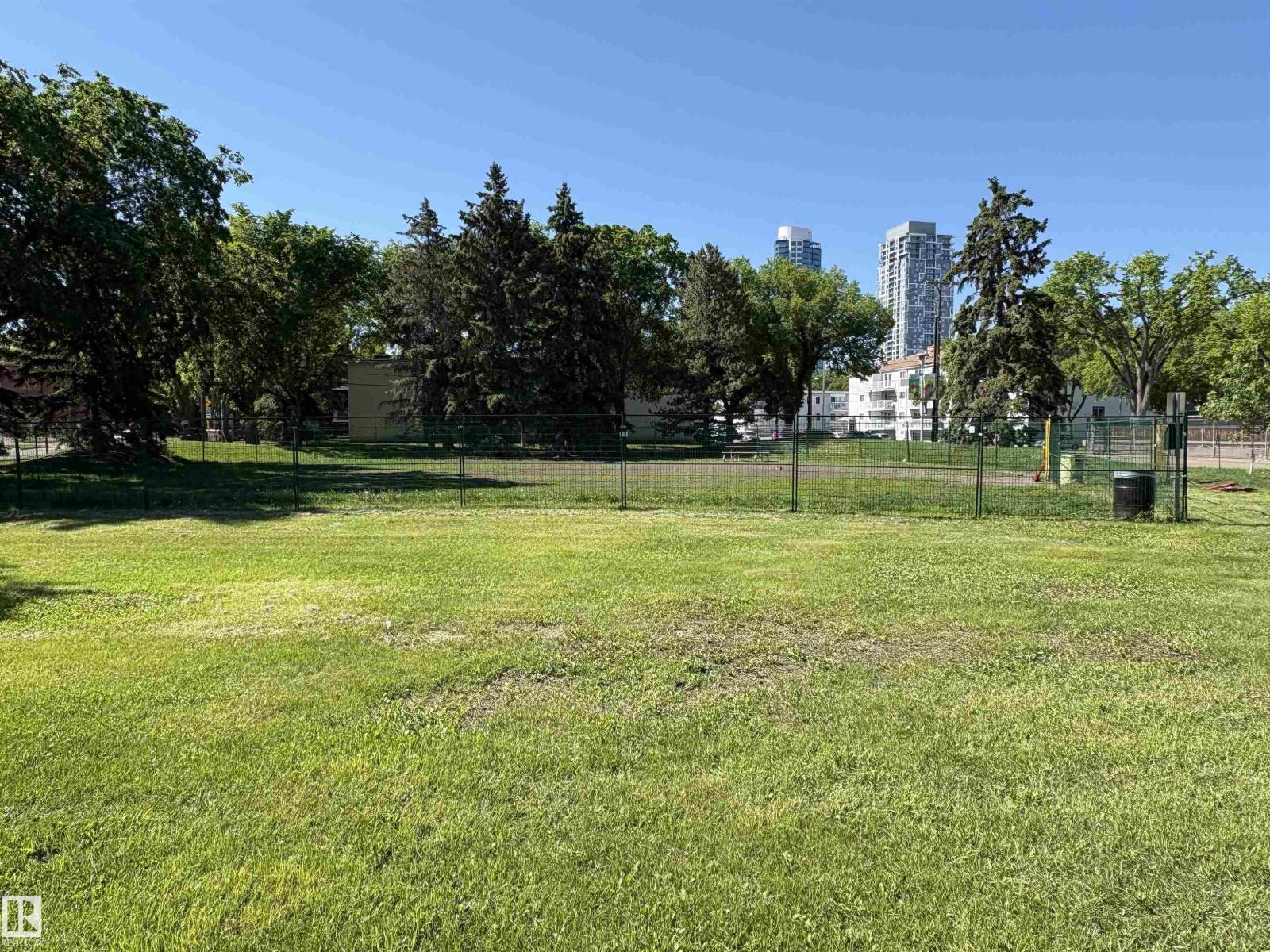 #3 10324 119 ST NW - 35