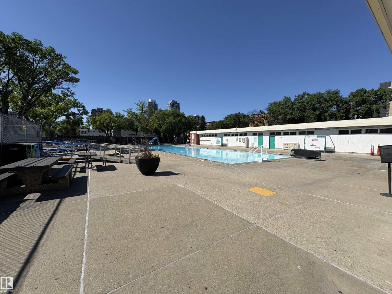 #3 10324 119 ST NW - 34