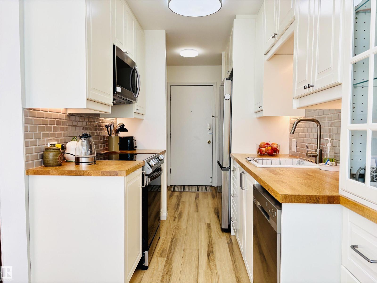 #3 10324 119 ST NW - 8