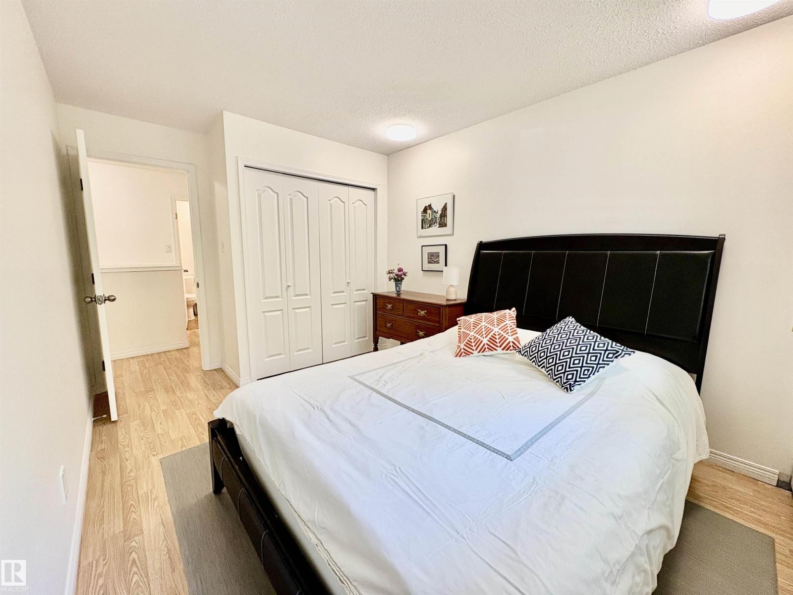 #3 10324 119 ST NW - 24