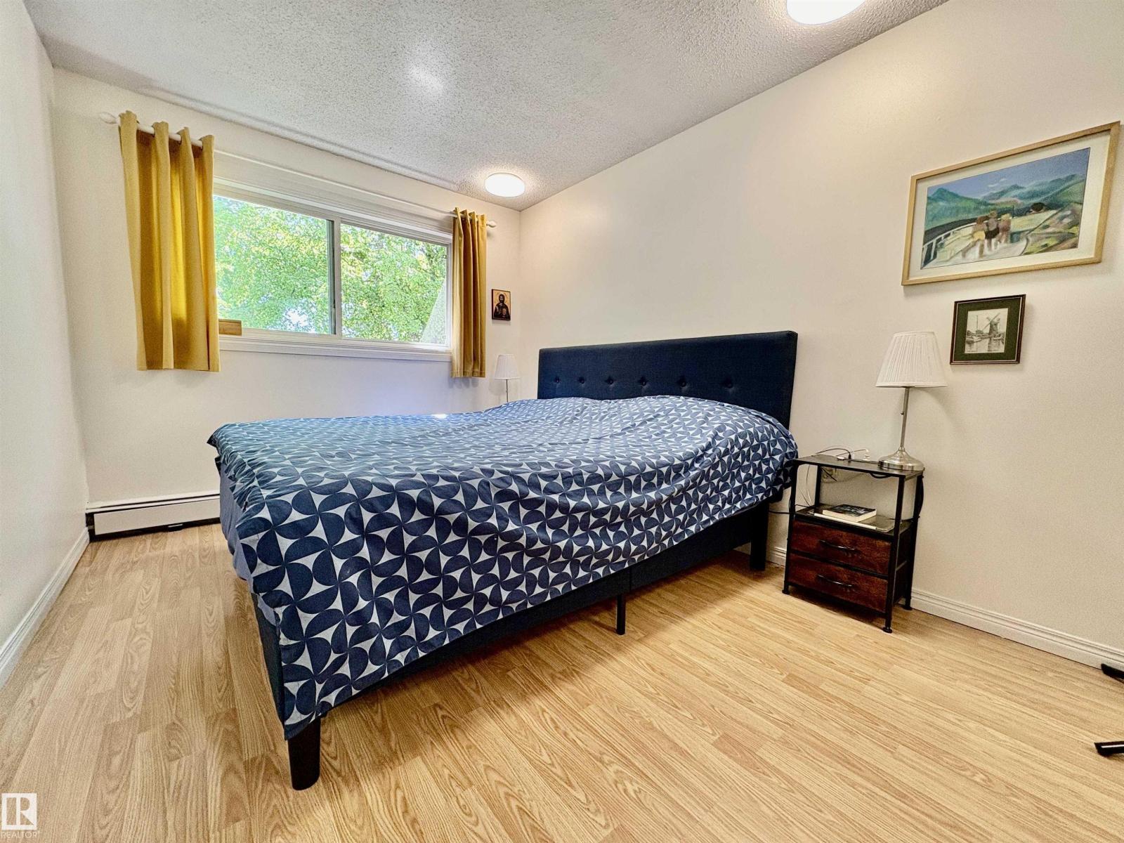 #3 10324 119 ST NW - 25