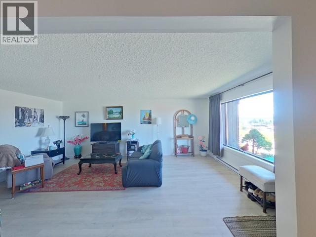 #6 4420 QUEBEC AVE - 10