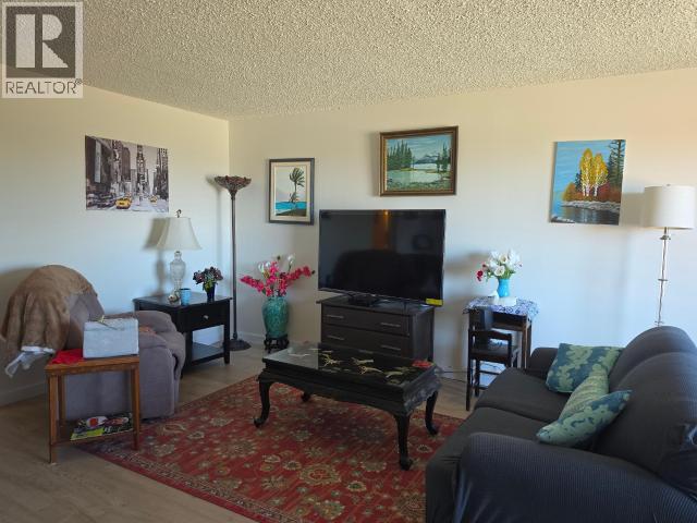 #6 4420 QUEBEC AVE - 11