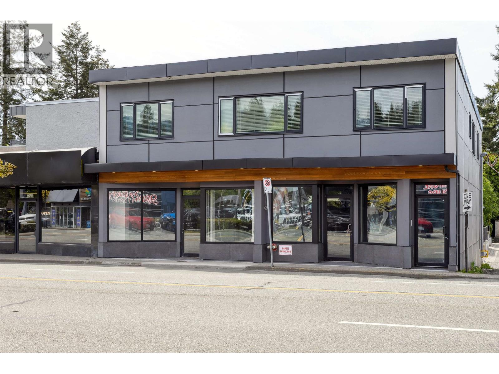 1635 MARINE DRIVE, North Vancouver — photo 2
