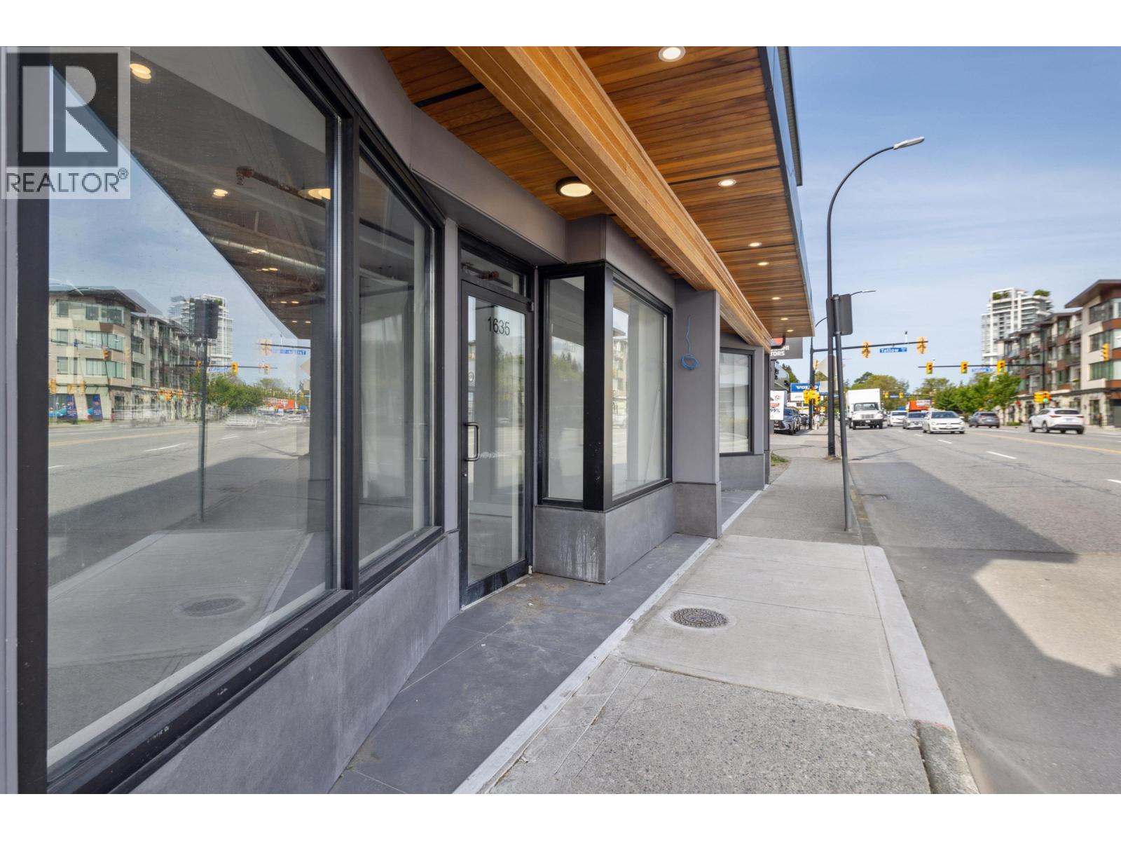1635 MARINE DRIVE, North Vancouver — photo 3