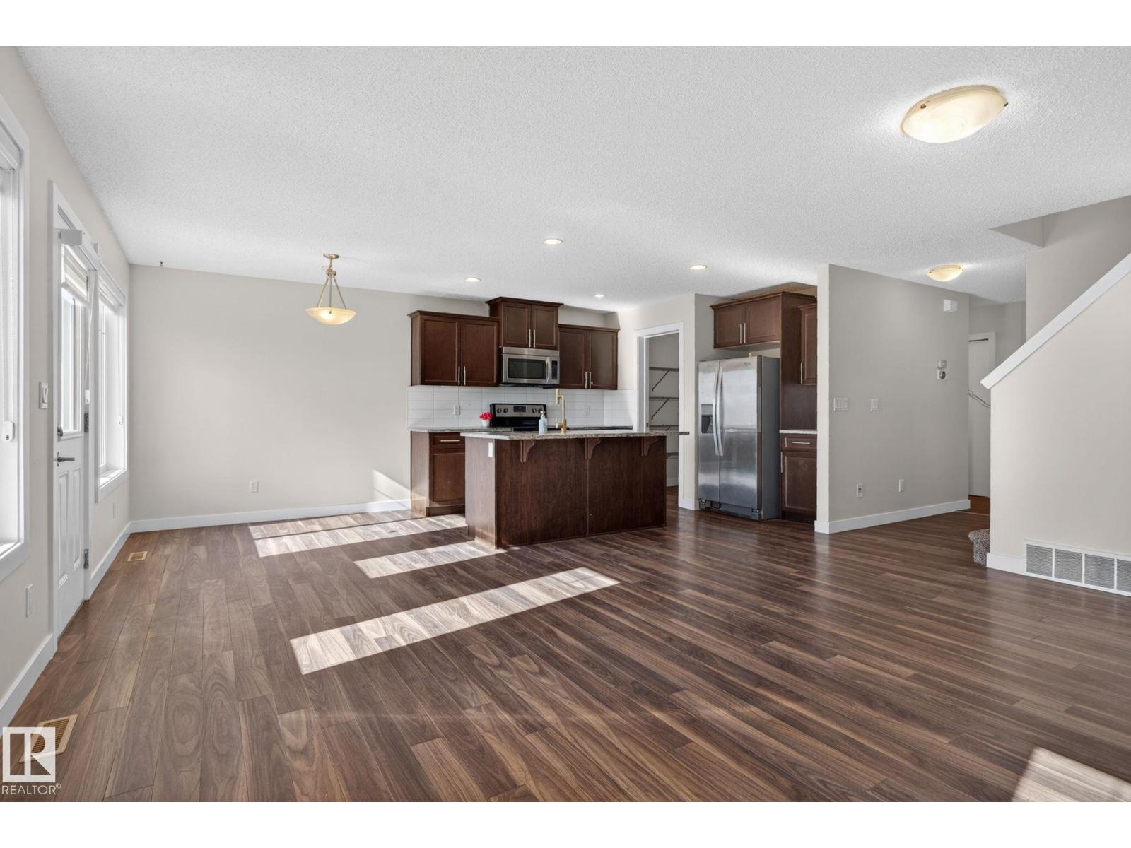 5306 67 street - 11
