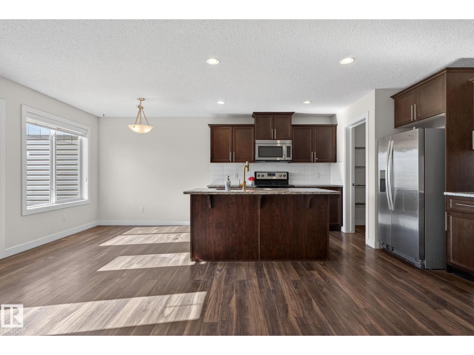 5306 67 street - 13