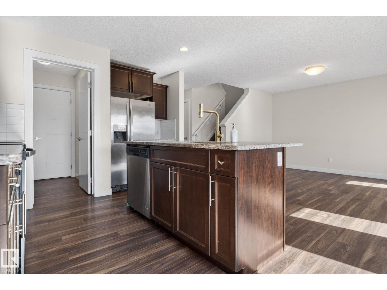 5306 67 street - 14