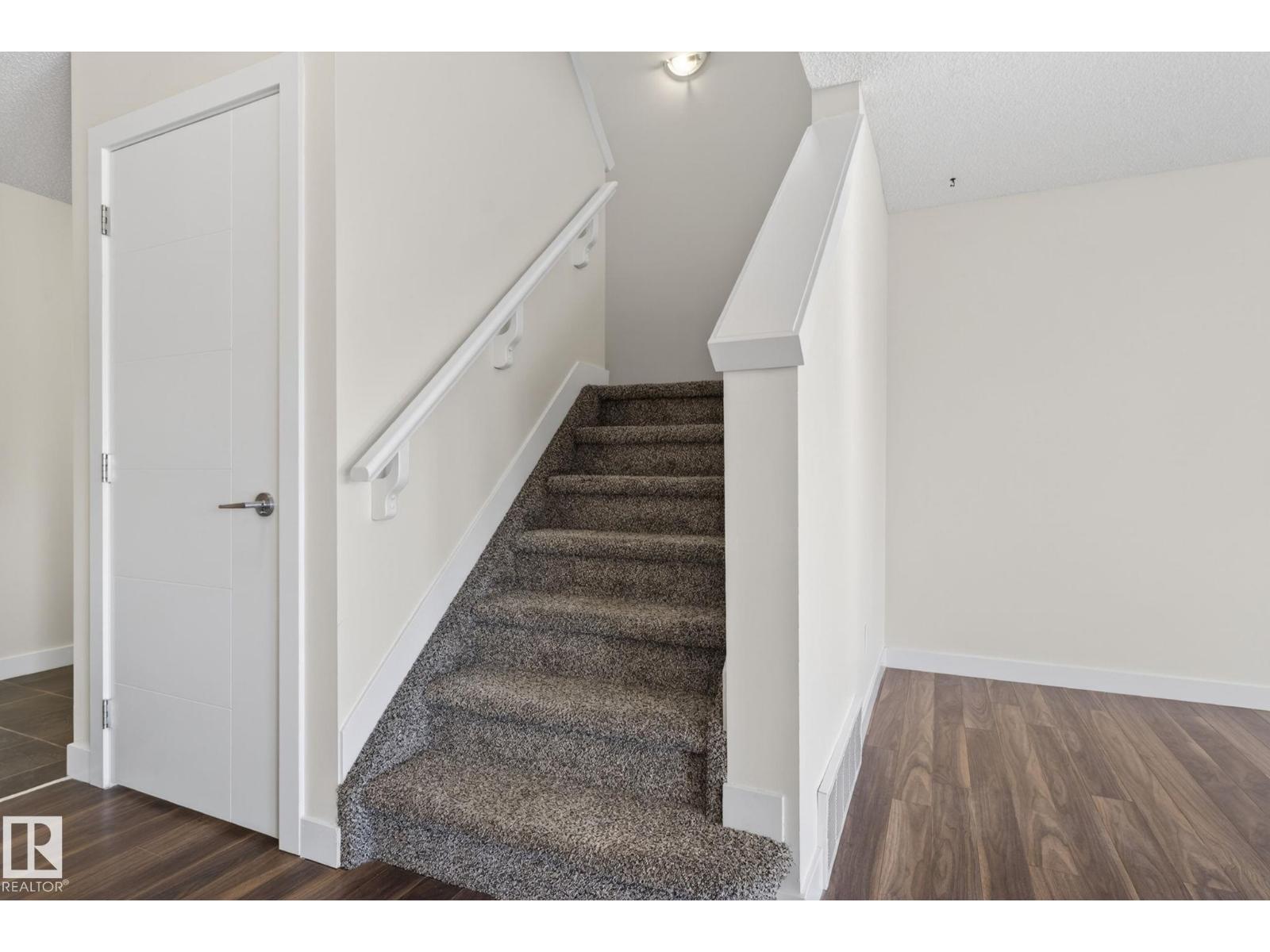 5306 67 street - 17