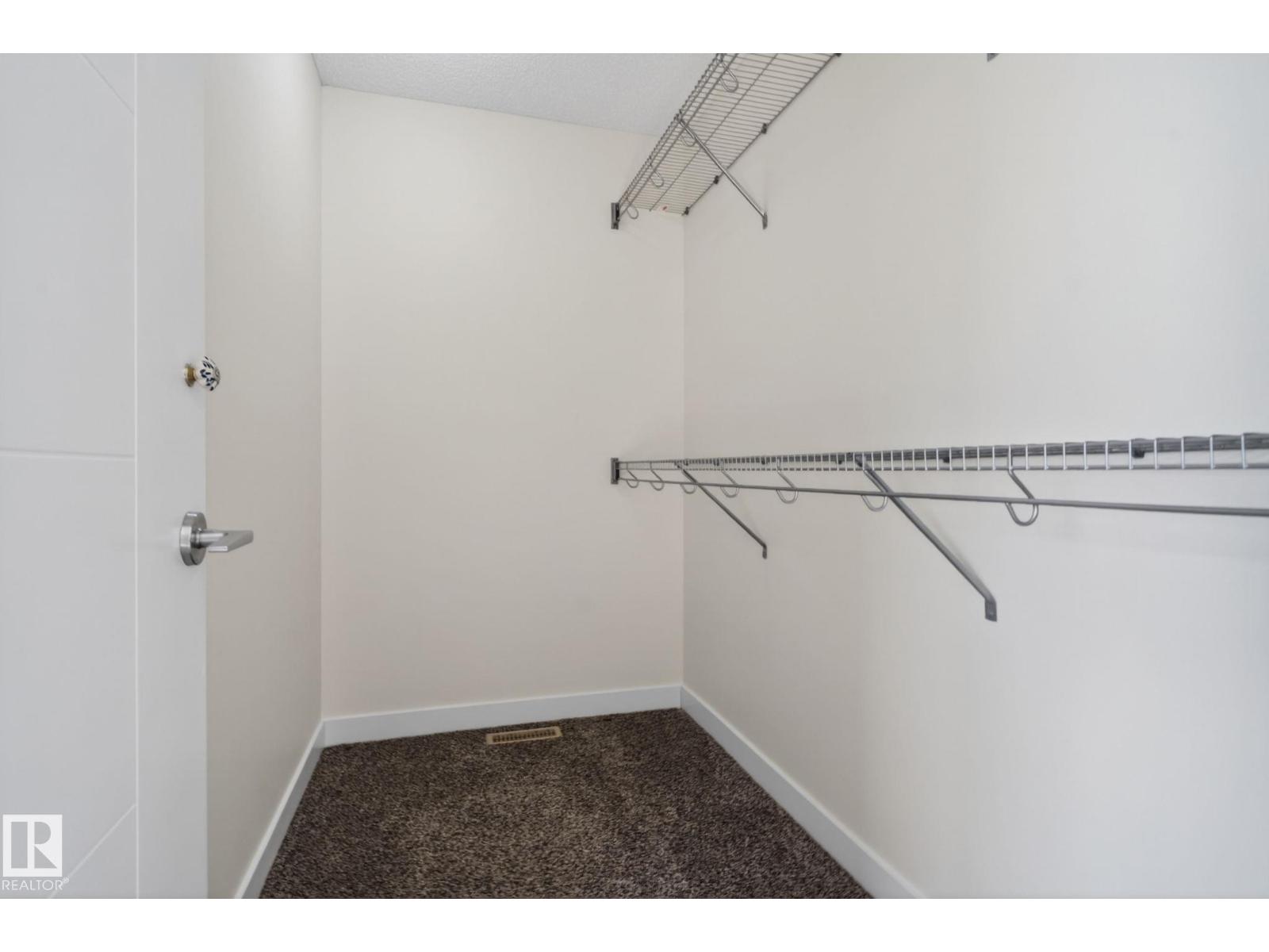 5306 67 street - 23