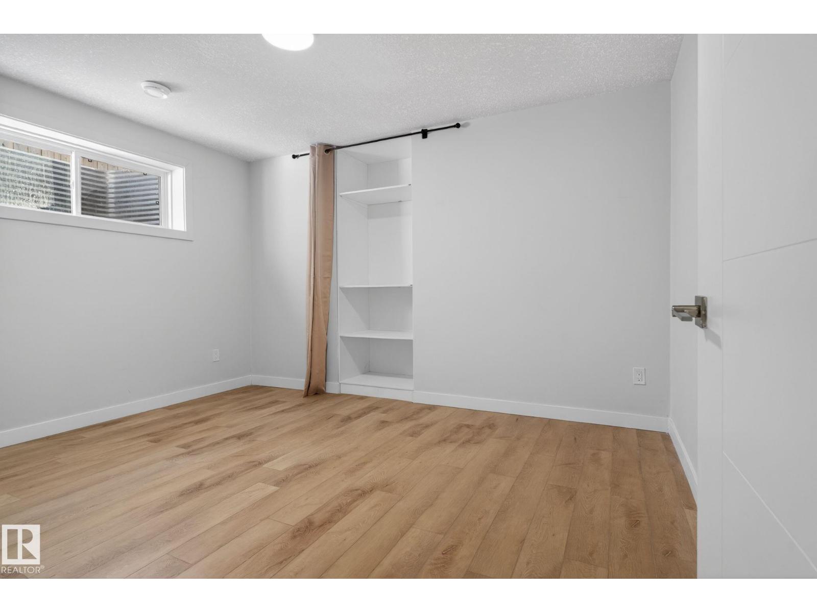 5306 67 street - 32