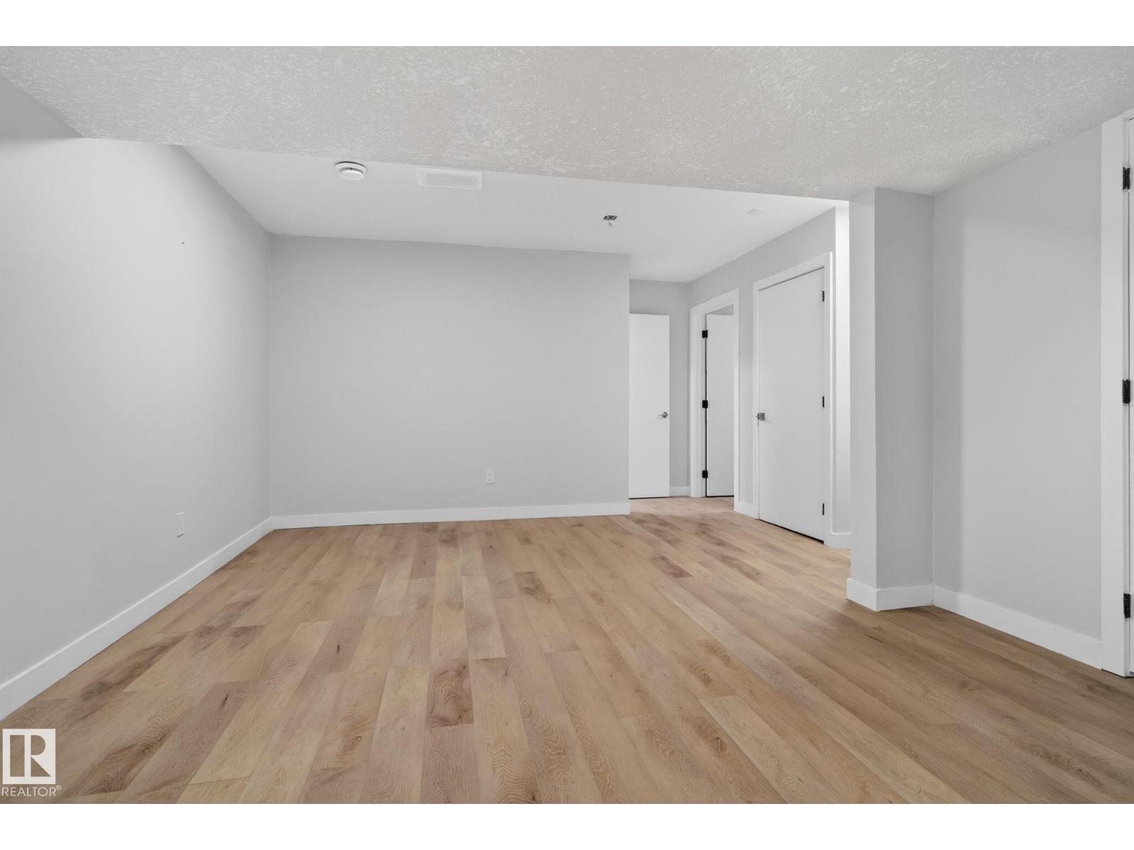 5306 67 street - 34